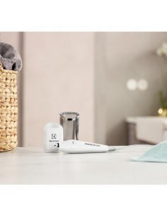 electrolux-penna-smacchiante-ultrasonic-e4wmstpn1-penna-smacchiante-ultrasonic-1.jpg 2