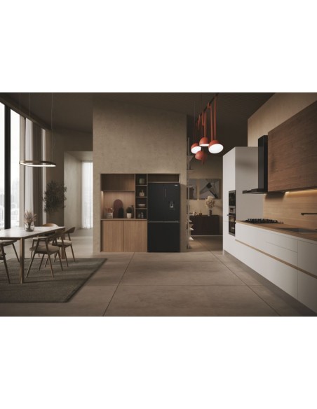 hcr3818ewpt-multidoor-disp-cle-black-1815x833x650-18.jpg