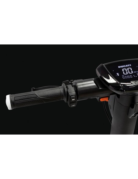 ducati-e-scooter-pro-iii-advsafety-13.jpg