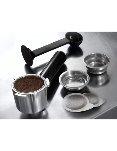 ec685bk-dedica-macch-caffe-1300w-15bar-nera-4.jpg