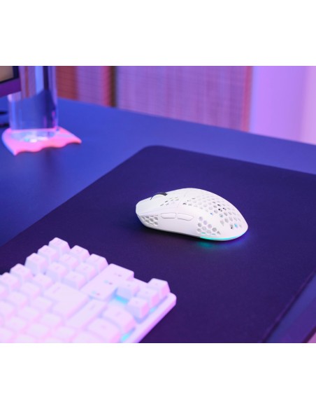 trust-mouse-gxt-929w-helox-gaming-wirele25390-gxt-929w-helox-ultra-lightweight-wireless-8.jpg